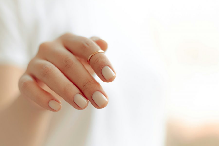 Jednoduché nehty: 3 tipy pro minimalistický vzhled